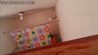 Κρυφή Παρατήρηση Της Φίλης Της Γυναίκας Μου Κατά Τη Διάρκεια Του Ταξιδιού Μας.