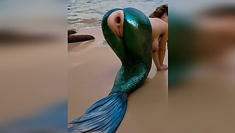 A Stranger Intensely Penetrates A Mermaid'S Tight Asshole On The Beach, Leaving It Gaping