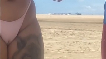Jeg Lod Den Unge Fyr Røre Ved Min Fisse På Stranden